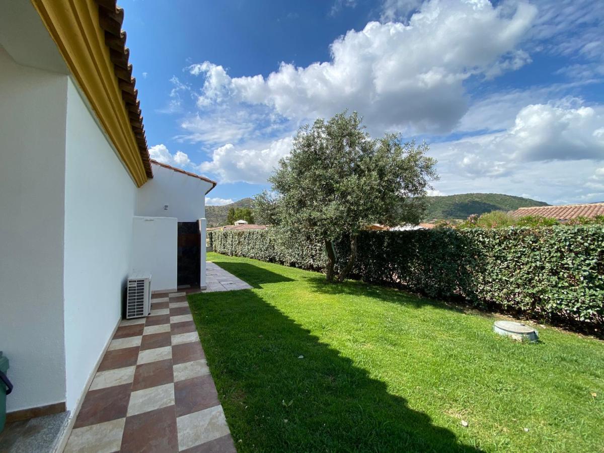 Le Residenze Di Baia Sant'Anna Villa Tanaunella Exterior photo